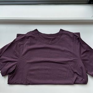 Lululemon fundamental Tee (medium)